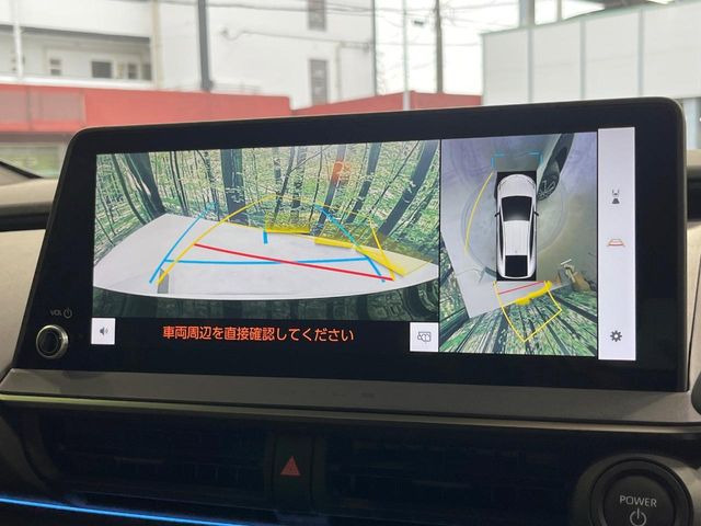 【パノラミックビューモニター】専用のカメラにより、上から見下ろしたような視点で360度クルマの周囲を確認することができます☆死角部分も確認しやすく、狭い場所での切り返しや駐車もスムーズに行えます。