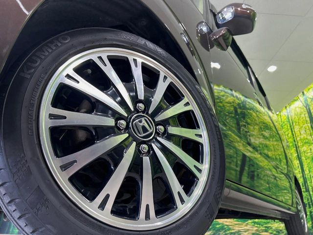 �y����15�C���`�A���~�z�C�[���z�O�ςɃ}�b�`���������A���~�z�C�[���𑕒����Ă���܂��B�e��ЊO�A���~�z�C�[����A�X�^�b�h���X�^�C�����戵�����Ă���܂��B���񂲑��k����������