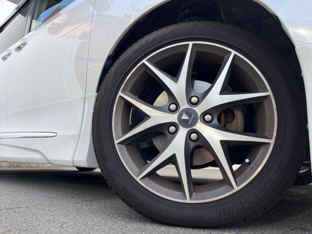�y17�C���`�A���~�z�C�[���z�O�ςɃ}�b�`�����A���~�z�C�[���𑕒����Ă���܂��B�e��A���~�z�C�[����A�X�^�b�h���X�^�C�����戵�����Ă���܂��B���񂲑��k����������