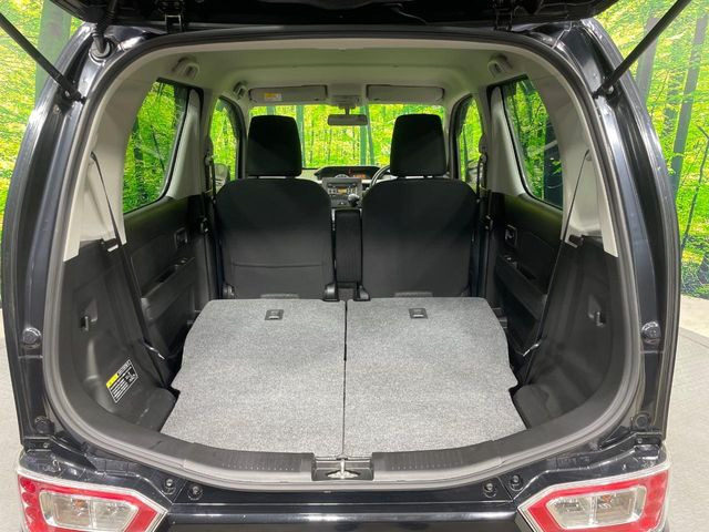 普段のお買い物や通勤、送迎等に十分な荷室スペースを確保しております。セカンドシートを倒すと、大きな荷物の積載も可能です♪
