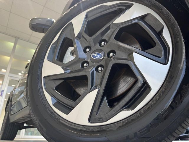 �y����18�C���`�A���~�z�C�[���z�O�ςɃ}�b�`���������A���~�z�C�[���𑕒����Ă���܂��B�e��ЊO�A���~�z�C�[����A�X�^�b�h���X�^�C�����戵�����Ă���܂��B���񂲑��k����������