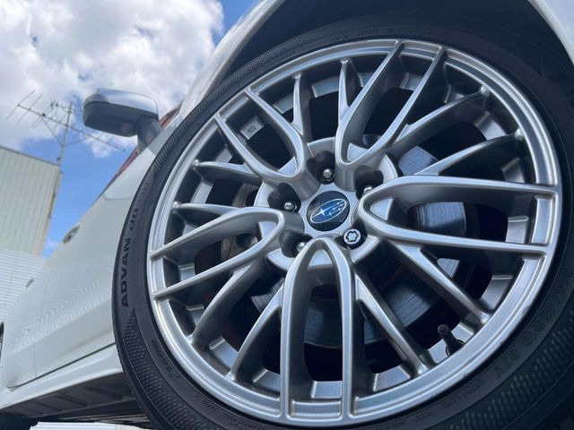 �y�����I�v�V����18�C���`�A���~�z�C�[���z�����I�v�V�����z�C�[���𑕒��B���s���\�̌���ɉ����A�O�ς����X�^�C���b�V���ɂȂ��Ă��܂��B