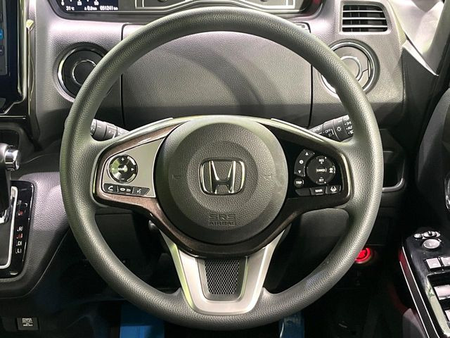 【ドライブレコーダー】ドライブレコーダー装備!走行中はもちろん、あおり運転や事故に遭遇した際、映像で記録し、万一のリスクに備えます。※記録用SDカードはお客様ご自身でご準備いただく必要があります。