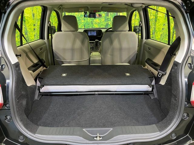普段のお買い物や通勤、送迎等に十分な荷室スペースを確保しております。セカンドシートを倒すと、大きな荷物の積載も可能です♪