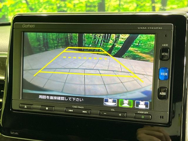 【バックカメラ】駐車時に後方がリアルタイム映像で確認できます。大型商業施設や立体駐車場での駐車時や、夜間のバック時に大活躍!運転スキルに関わらず、今や必須となった装備のひとつです!
