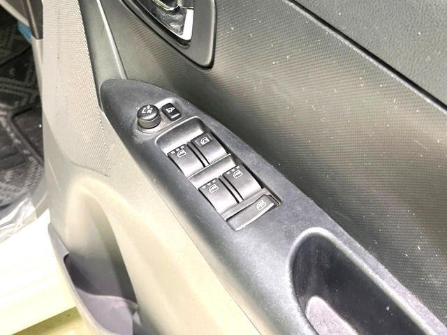 �y�d���i�[�~���[�z�T�C�h�~���[�͓d���i�[���ƂȂ��Ă���A�������ԏ�ł��L�Y�������X�N��}�����܂��B
