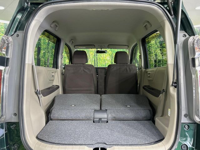 普段のお買い物や通勤、送迎等に十分な荷室スペースを確保しております。セカンドシートを倒すと、大きな荷物の積載も可能です♪