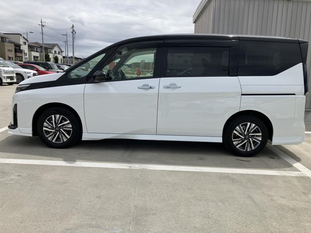 セレナ1.4 e-POWER ハイウェイスターV