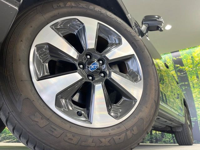 �y����17�C���`�A���~�z�C�[���z�O�ςɃ}�b�`���������A���~�z�C�[���𑕒����Ă���܂��B�e��ЊO�A���~�z�C�[����A�X�^�b�h���X�^�C�����戵�����Ă���܂��B���񂲑��k����������