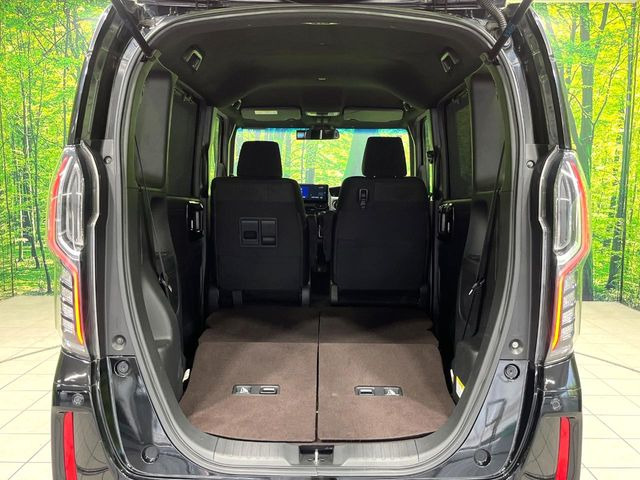 普段のお買い物や通勤、送迎等に十分な荷室スペースを確保しております。セカンドシートを倒すと、大きな荷物の積載も可能です♪