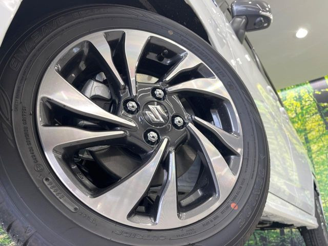 �y����15�C���`�A���~�z�C�[���z�O�ςɃ}�b�`���������A���~�z�C�[���𑕒����Ă���܂��B�e��ЊO�A���~�z�C�[����A�X�^�b�h���X�^�C�����戵�����Ă���܂��B���񂲑��k����������