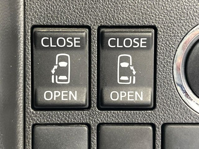 【両側パワースライドドア】スマートキーや運転席のスイッチで後席両側スライドドアの開閉が可能♪電動だから力を入れてドアを開ける必要が無く、小さなお子様でも簡単に開け閉めでき快適です♪