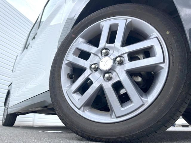 �y����15�C���`�A���~�z�C�[���z�O�ςɃ}�b�`���������A���~�z�C�[���𑕒����Ă���܂��B�e��ЊO�A���~�z�C�[����A�X�^�b�h���X�^�C�����戵�����Ă���܂��B���񂲑��k����������