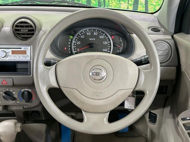 �C���e���A�ɍ��킹���f�U�C���̃X�e�A�����O�́A�^�]�������̂��Ƃ��l���A�^�]���₷���`��A�傫���ł��B�����x�A���ۂɐG���Ă��m���߂��������B