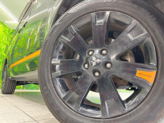 �y����18�C���`�A���~�z�C�[���z�O�ςɃ}�b�`���������A���~�z�C�[���𑕒����Ă���܂��B�e��ЊO�A���~�z�C�[����A�X�^�b�h���X�^�C�����戵�����Ă���܂��B���񂲑��k����������