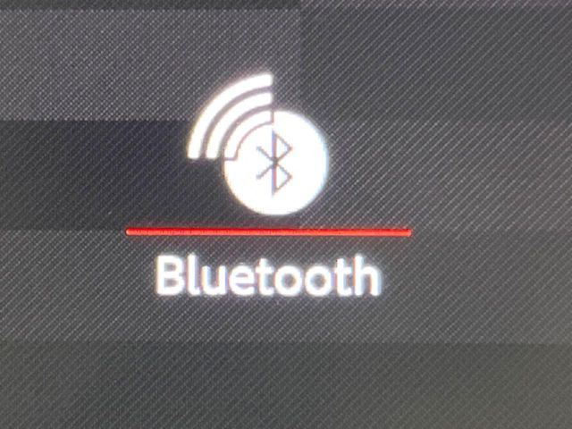 ●Bluetooth:お手持ちのスマートフォンなどと接続し、ハンズフリー通話や臨場感溢れるミュージック再生をお楽しみいただけます。無線接続ですので煩わしさもありません♪