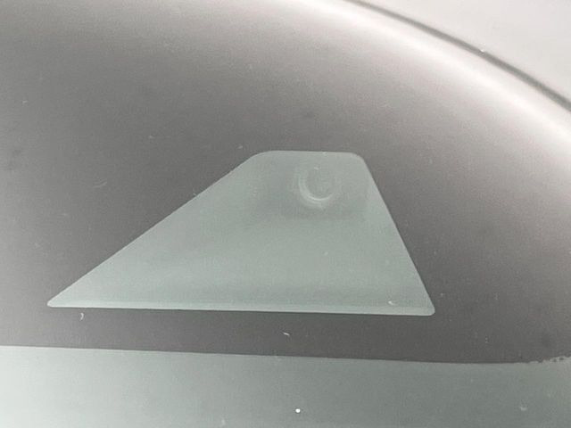 【インテリジェントエマージェンシーブレーキ】フロントカメラで前方の車両や歩行者を検知。衝突しそうな時は衝突被害軽減ブレーキが作動、衝突回避をサポート。より安全にドライブをお楽しみいただけます。