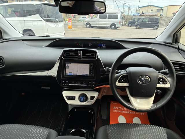 プリウス1.8 S セーフティ プラス E-Four 4WD