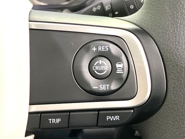【アダプティブクルーズコントロール】高速道路での長距離走行が楽に!!自動で速度を保つクルーズコントロールが、衝突軽減システムと連携し、前方の車両を感知して車間を保つように速度調節してくれます!!