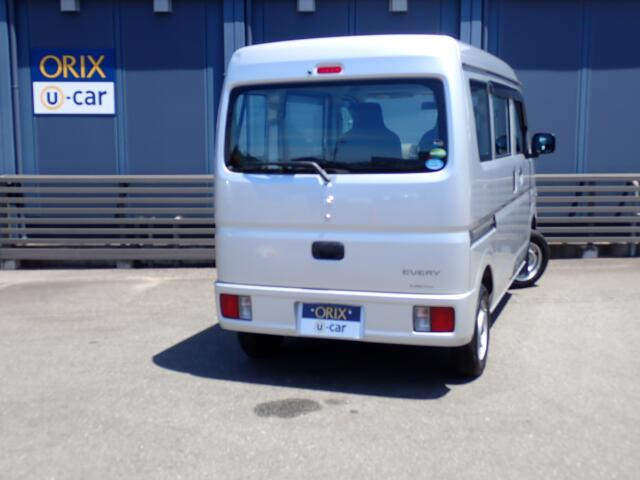 リヤビューの画像になります。オリックス認定中古車には、ご購入後も安心してお乗りいただくために、独自の「オリックス認定中古車保証」をお付けしています。