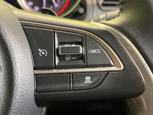 【アダプティブクルーズコントロール】高速道路での長距離走行が楽に!!自動で速度を保つクルーズコントロールが、衝突軽減システムと連携し、前方の車両を感知して車間を保つように速度調節してくれます!!