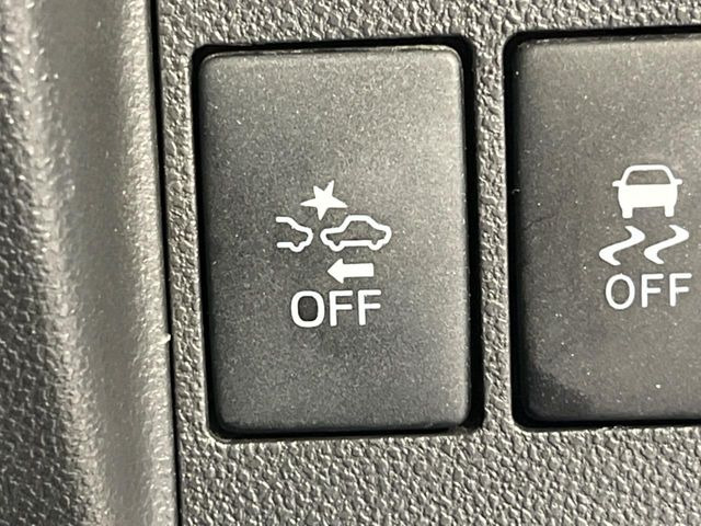 【スマートアシスト】走行中に前方の車両等を認識し、衝突しそうな時は警報とブレーキで衝突回避と被害軽減をアシスト。より安全にドライブをお楽しみいただけます。