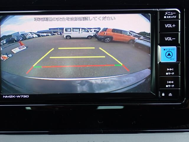 バックカメラ装備しております。駐車時に大変役に立ちますよ。駐車が苦手な方にも便利機能です。