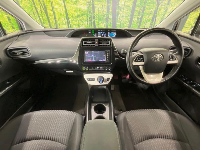 プリウス1.8 S