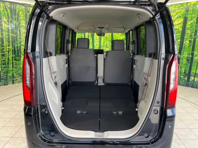 普段のお買い物や通勤、送迎等に十分な荷室スペースを確保しております。セカンドシートを倒すと、大きな荷物の積載も可能です♪