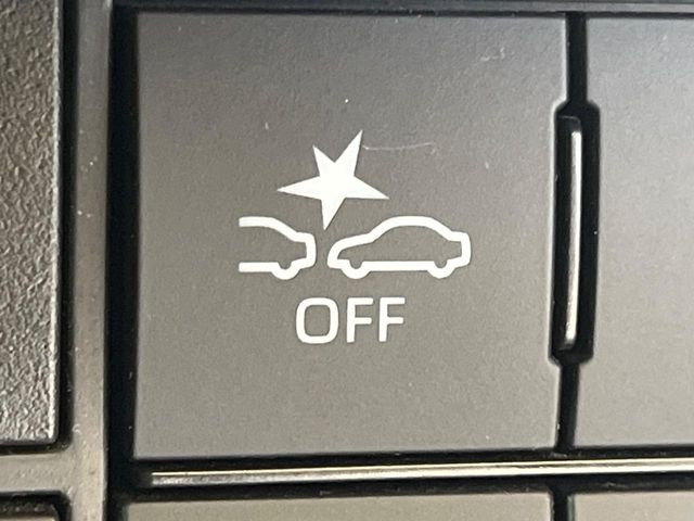 【スマートアシスト】走行中に前方の車両等を認識し、衝突しそうな時は警報とブレーキで衝突回避と被害軽減をアシスト。より安全にドライブをお楽しみいただけます。