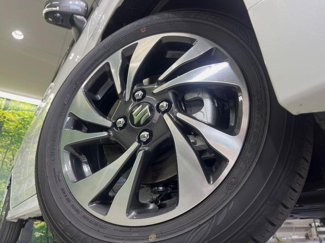 �y����15�C���`�A���~�z�C�[���z�O�ςɃ}�b�`���������A���~�z�C�[���𑕒����Ă���܂��B�e��ЊO�A���~�z�C�[����A�X�^�b�h���X�^�C�����戵�����Ă���܂��B���񂲑��k����������