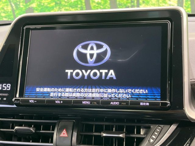【大画面ナビ】人気の大型9インチナビを装備。存在感のある大画面はインパクト大!ナビ利用時のマップ表示は見やすく、テレビやDVDは臨場感がアップ!いつものドライブがグッと楽しくなります♪