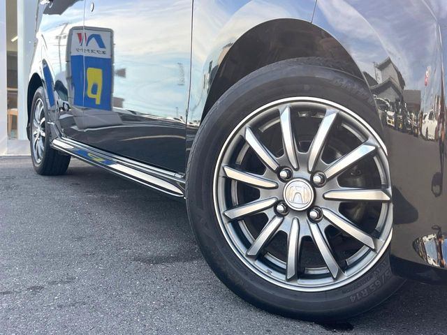 �y�����A���~�z�C�[���z�O�ςɃ}�b�`���������A���~�z�C�[���𑕒����Ă���܂��B�e��ЊO�A���~�z�C�[����A�X�^�b�h���X�^�C�����戵�����Ă���܂��B���񂲑��k����������