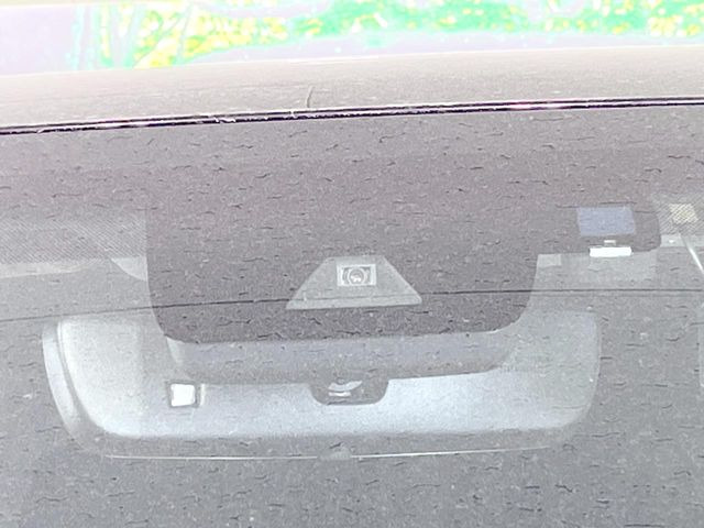 【トヨタセーフティセンス】走行中に前方の車両等を認識し、衝突しそうな時は警報とブレーキで衝突回避と被害軽減をアシスト。より安全にドライブをお楽しみいただけます。