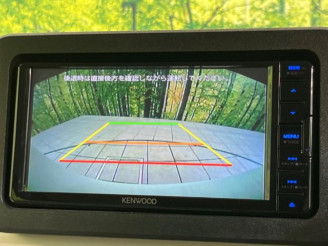 【バックカメラ】駐車時に後方がリアルタイム映像で確認できます。大型商業施設や立体駐車場での駐車時や、夜間のバック時に大活躍!運転スキルに関わらず、今や必須となった装備のひとつです!