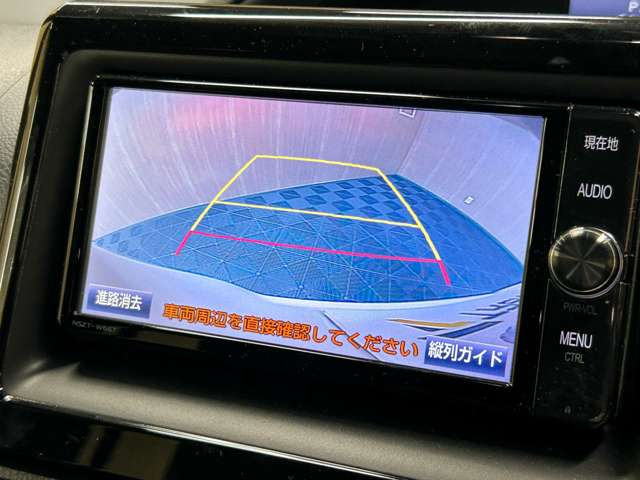 【バックカメラ】運転席から画面上で安全確認ができます。駐車が苦手な方にもオススメな便利機能です。