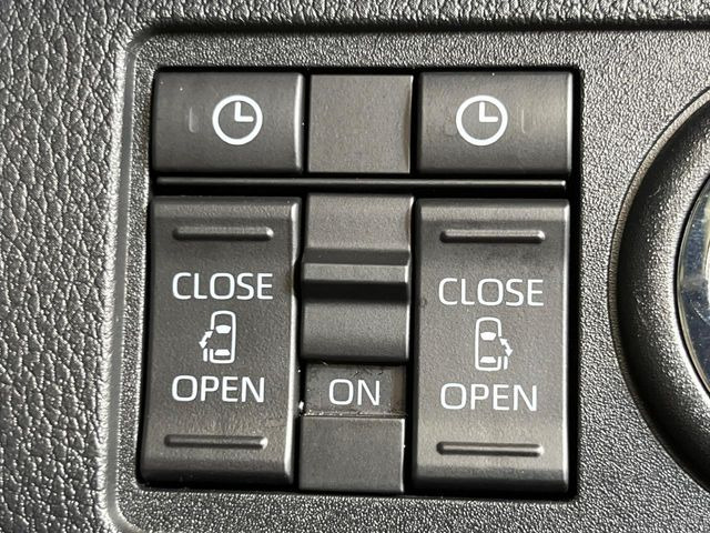 【両側パワースライドドア】スマートキーや運転席のスイッチで後席両側スライドドアの開閉が可能♪電動だから力を入れてドアを開ける必要が無く、小さなお子様でも簡単に開け閉めでき快適です♪