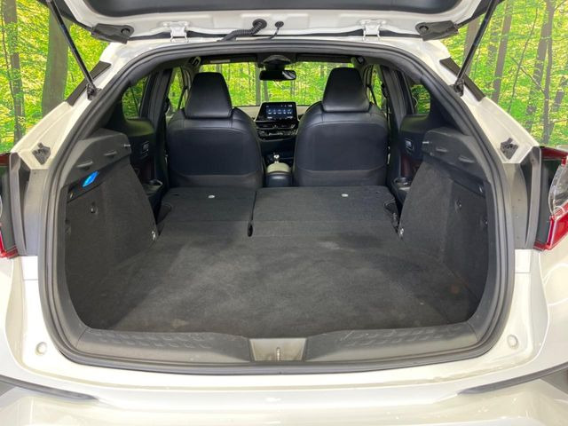 後席を格納すると、これだけの広さが!シーンに合わせたシートアレンジで、大きな荷物も積むことが出来ます♪
