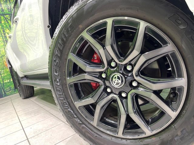 �y����18�C���`�A���~�z�C�[���z�O�ςɃ}�b�`���������A���~�z�C�[���𑕒����Ă���܂��B�e��ЊO�A���~�z�C�[����A�X�^�b�h���X�^�C�����戵�����Ă���܂��B���񂲑��k����������