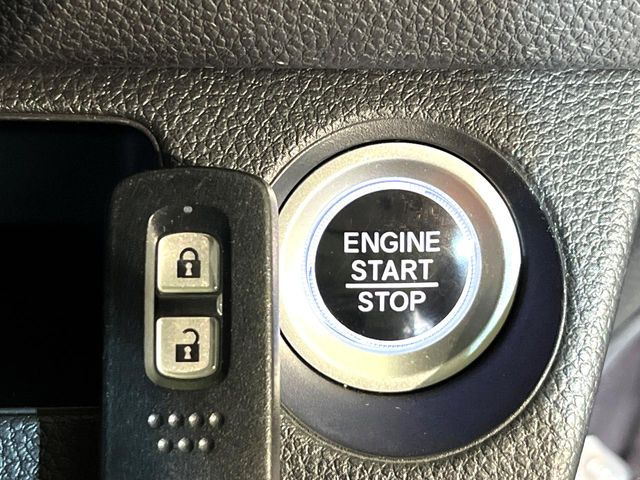 �yHonda�X�}�[�g�L�[�z�J�o����|�P�b�g�ɓ��ꂽ�܂܂ł��h�A�̎{���E�������\�ȃX�}�[�g�L�[�𑕔��B�G���W���̃I���E�I�t�����J�M�����o���K�v����������Ƃ��Ă��֗��ł���