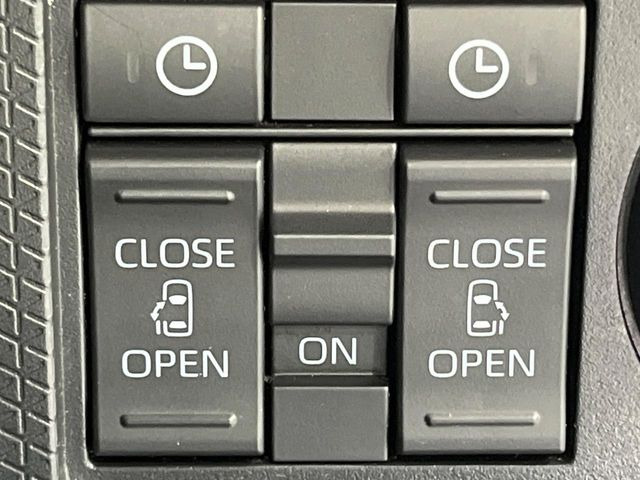 【両側パワースライドドア】スマートキーや運転席のスイッチで後席両側スライドドアの開閉が可能♪電動だから力を入れてドアを開ける必要が無く、小さなお子様でも簡単に開け閉めでき快適です♪