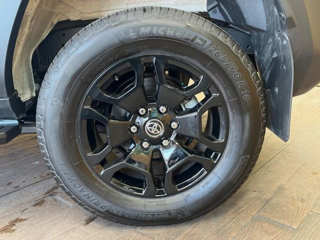 �y����18�C���`�A���~�z�C�[���z�O�ςɃ}�b�`���������A���~�z�C�[���𑕒����Ă���܂��B�e��ЊO�A���~�z�C�[����A�X�^�b�h���X�^�C�����戵�����Ă���܂��B���񂲑��k����������
