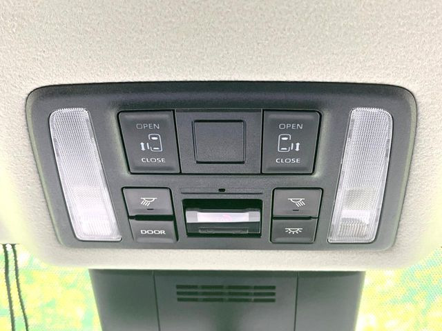 【両側パワースライドドア】スマートキーや運転席のスイッチで後席両側スライドドアの開閉が可能♪電動だから力を入れてドアを開ける必要が無く、小さなお子様でも簡単に開け閉めでき快適です♪