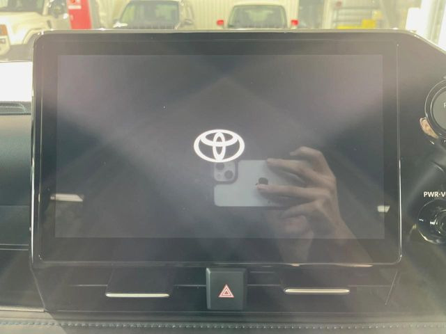 �y10.5�C���` �f�B�X�v���C�I�[�f�B�I�z���ʂ̃f�B�X�v���C��AppleCarPlay��AndroidAuto�����p�\�B�傫�ȉ�ʂŃX�}�z�i�r�A�v���������p���������܂���