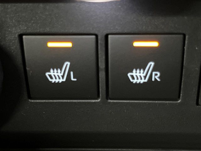 【シートヒーター】寒い日に重宝するシートヒーター!エアコンより早く温まってくれるので寒がりの人も安心ですね♪エアコンの温風は乾燥するから苦手、という方にもをおすすめです。