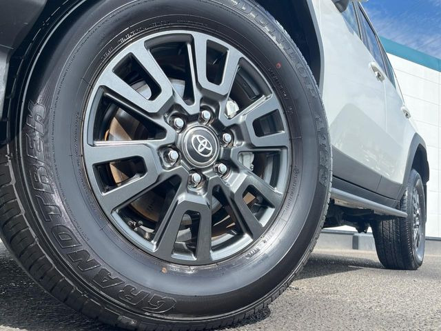 �y����18�C���`�A���~�z�C�[���z�O�ςɃ}�b�`���������A���~�z�C�[���𑕒����Ă���܂��B�e��ЊO�A���~�z�C�[����A�X�^�b�h���X�^�C�����戵�����Ă���܂��B���񂲑��k����������