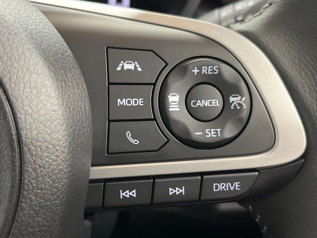 【レーダークルーズコントロール】高速道路での長距離走行が楽に!!自動で速度を保つクルーズコントロールが、衝突軽減システムと連携し、前方の車両を感知して車間を保つように速度調節してくれます!!