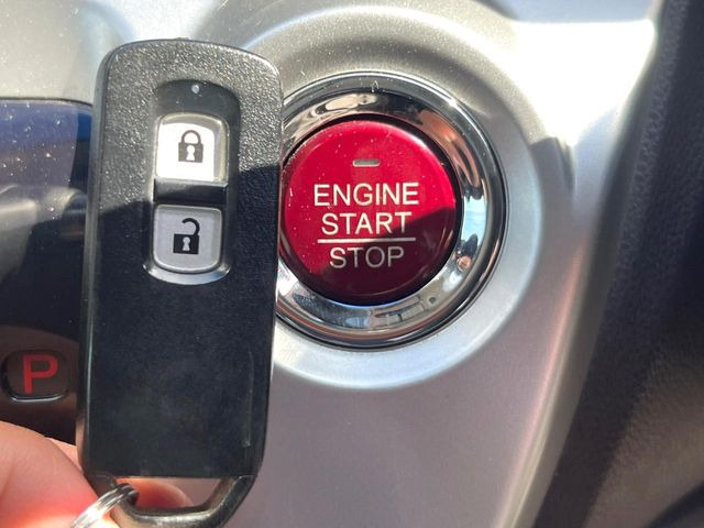 �y�L�[���X�X�^�[�g�V�X�e���z�J�o����|�P�b�g�ɓ��ꂽ�܂܂ł��h�A�̎{���E�������\�ȃX�}�[�g�L�[�𑕔��B�G���W���̃I���E�I�t�����J�M�����o���K�v����������Ƃ��Ă��֗��ł���