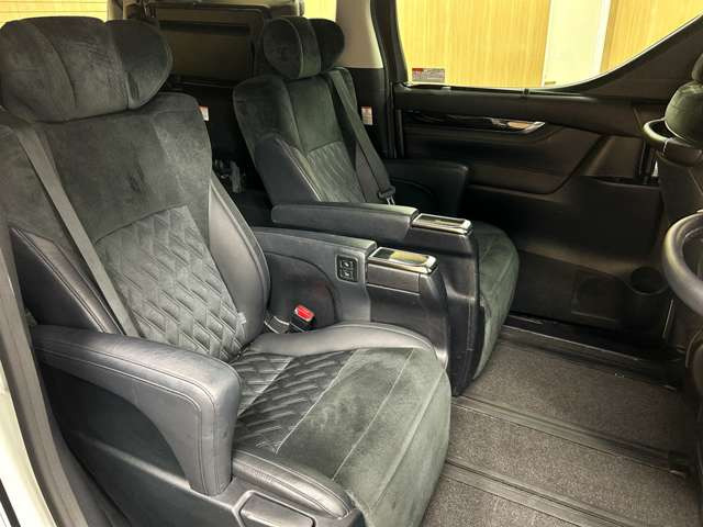 TRENOS�ɂ͑����A�Ԏ�l�X�ȍ݌ɂ��������܂��B�����Ƃ��C�ɓ���̈��ɏo���͂��ł���