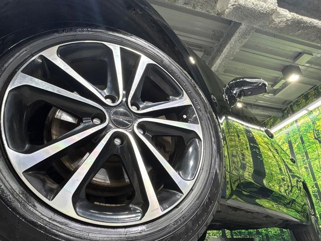 �y17�C���`�A���~�z�C�[���z�O�ςɃ}�b�`�����A���~�z�C�[���𑕒����Ă���܂��B�e��A���~�z�C�[����A�X�^�b�h���X�^�C�����戵�����Ă���܂��B���񂲑��k����������